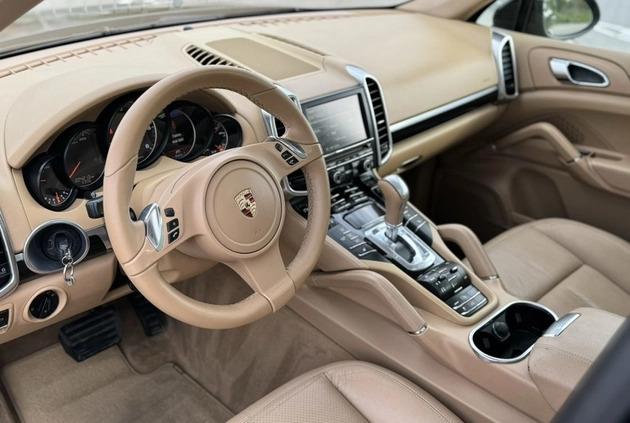 Porsche Cayenne cena 99900 przebieg: 223000, rok produkcji 2012 z Warszawa małe 596